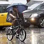ciclista_paraguas_por_joan_sanchez