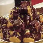 profiteroles_rellenos_con_salsa