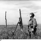 Bundesarchiv_Bild_101I-582-2122-33,_Frankreich,_Fallschirmjger_mit_Fla-MG