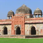 218 1024px-Isa_Khan's_mosque,_built_ca_1547_AD,_near_Humayun's_tomb