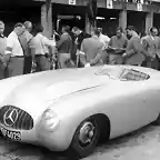 vintage-mercedes-300-slr-sports-car-race