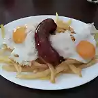 Huevos fritos con chorizo