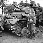 Panzer_II_ausf_C_and_wehrmacht_soldiers