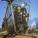 Igor Sikorsky a bordo de un H-5 DragonFly