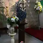 imagen de la virgen en el presbiterio