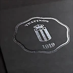 logo plateado