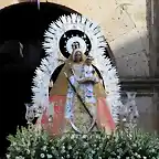 005, la virgen en la plaza