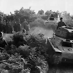 tanques franceses Hotchkiss en manos alemanas en la invasin Yugo1941