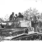 Bundesarchiv_Bild_101I-090-3914-29A%2C_Russland%2C_Panzer_IV[1]