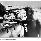 german-soldiers-of Afrika Korps.Men making an omelet on a tank turret¡What heast¡pictures-photos-006