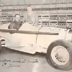 FOTO 3 - NIEMITZ Y EL CHRYSLER CAMPEON DE 1950