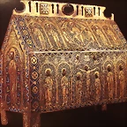 arqueta relicario,finales del XII,Limoges.(FRENTE). Museo de la Abadia de Silos.
