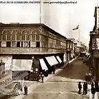 Palacio de gobierno de Lima, con bandera chilena al tope, calle Santo Domingo