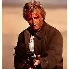 Rutger-Hauer-The-Hitcher-bloody-holding-machine-gun