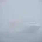 barco en la niebla