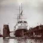 Havana's_Floating_Dock_and_the_Alfonso_XII_(1898)