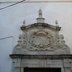 detalle escudo puerta