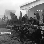 soviet-soldiers-builad-a-pontoon-bridge-across-oder-to-reach-berlin-1945[1]