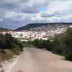 el pueblo  desde el camino