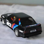 8325BMW M3  trasera