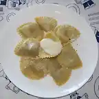 Medias lunas de pasta con queso