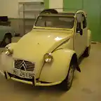 citroen 2 cv esperando para restauracion