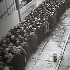 Largas colas de desempleados en una imagen de 1930. El crash de