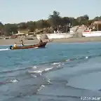 Un bote de pescadores artesanales arriba a La Caleta de Pichilemu.