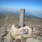 Hito en la cima del Puigmal
