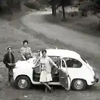 3 Frauen und Seat 600.  1963