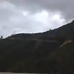 La carretera a la ladera de la montaa