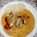 Cocochas de bacalao en salsa de mariscos con pimientos y arroz