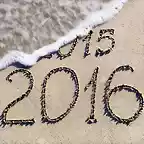 24917288-Feliz-A-o-Nuevo-2016-en-lugar-de-2015-el-concepto-de-la-playa-del-mar-Foto-de-archivo[1]