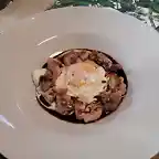 Huevos con mollejas de cordero