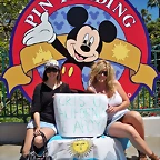 008 Naty y Gaby desde Disneyland, California