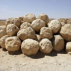 rocas usadas  por los defensores de Masada