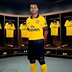 theo-walcott-arsenal-away-kit-600x570