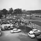 Budapest - Teilnehmer der Cordatic Rallye auf dem Parkplatz des Hotel Aero, 1970