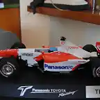 01 TOYOTA TF102