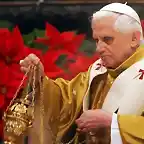 benedictoxvi030Dic_24_Vat_X_Misa_Nochebuena_01