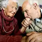 pareja-ancianos-beso