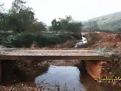 01, por el puentecillo sobre el arroyo, marca