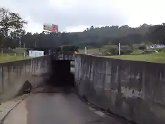 Inicio bajo puente de la autopista