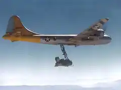 Convair B-36 con su caza de defensa parsito McDonnell Xf-85 Goblin