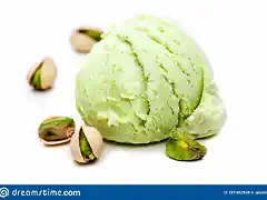 una-cucharada-del-helado-pistacho-con-los-pistachos-aislados-en-el-fondo-blanco-?el-dulce-comestible-real-ningunos-ingredientes-151482548