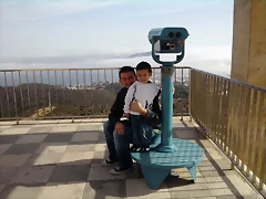 Adrin y yo en el mirador de Ceuta