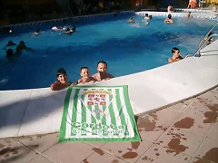 en la piscina