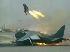 Piloto de un Harrier eyectado durante un aterrizaje forzoso