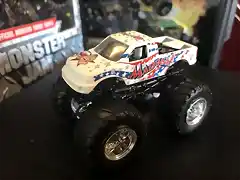 2004b 32 Madusa toy1