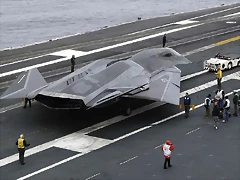 F_A-37 Talon en el USS Abraham Lincoln (CNV 72). Avión ficticio de la película STEALTH F_A-37 Talon en el USS Abraham Lincoln (CNV 72). Avión ficticio de la película STEALTH